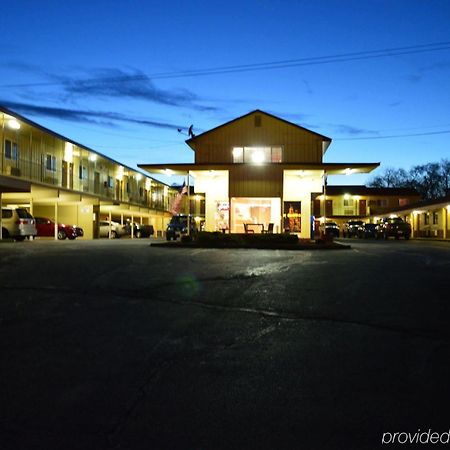Economy Inn Хермистън Екстериор снимка