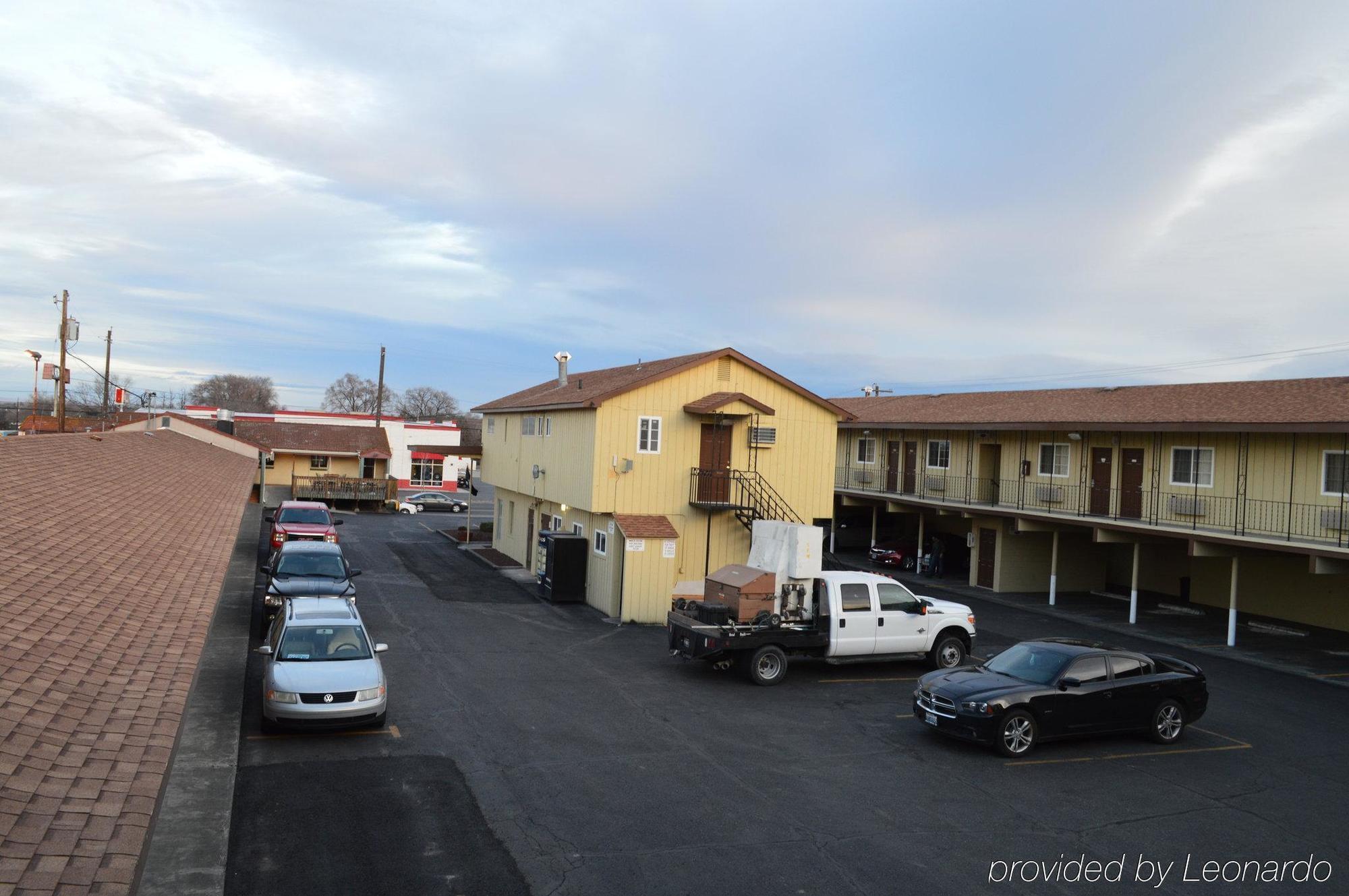 Economy Inn Хермистън Екстериор снимка