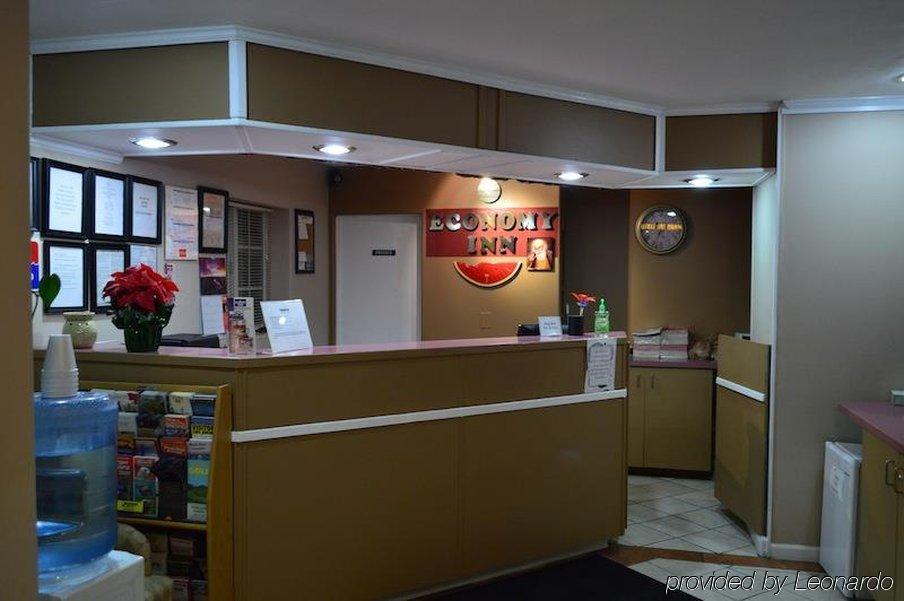Economy Inn Хермистън Екстериор снимка