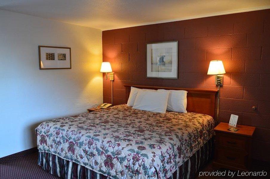 Economy Inn Хермистън Екстериор снимка
