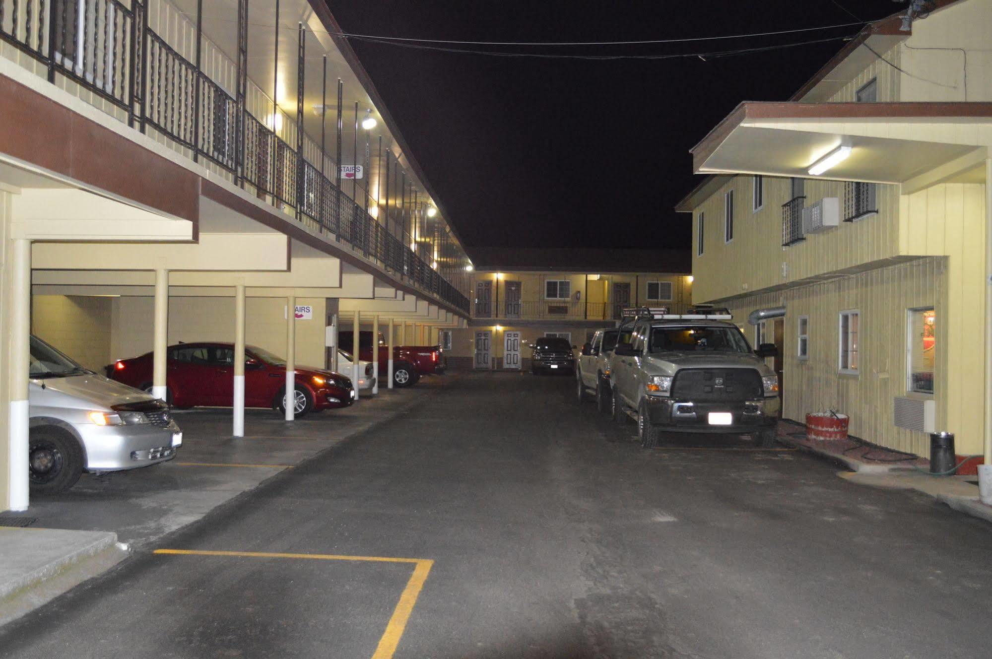 Economy Inn Хермистън Екстериор снимка